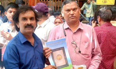 Renowned Bollywood Director Dr. Bapurao Sarvagod Launches Hindustan Global Icon Awards Brochure