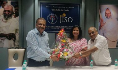 Mother, Artist and Messiah - Didi Manan Chaturvedi Ji was given a grand welcome by the team of Jain International Seva Organization (JISO)